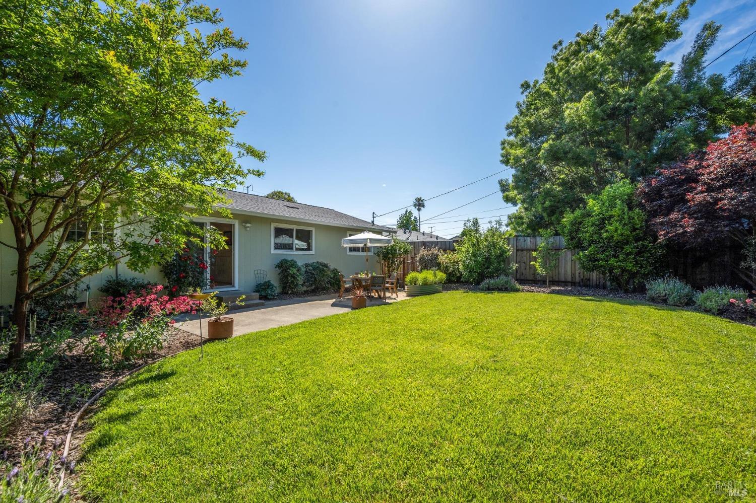 1557 Glenbrook Dr