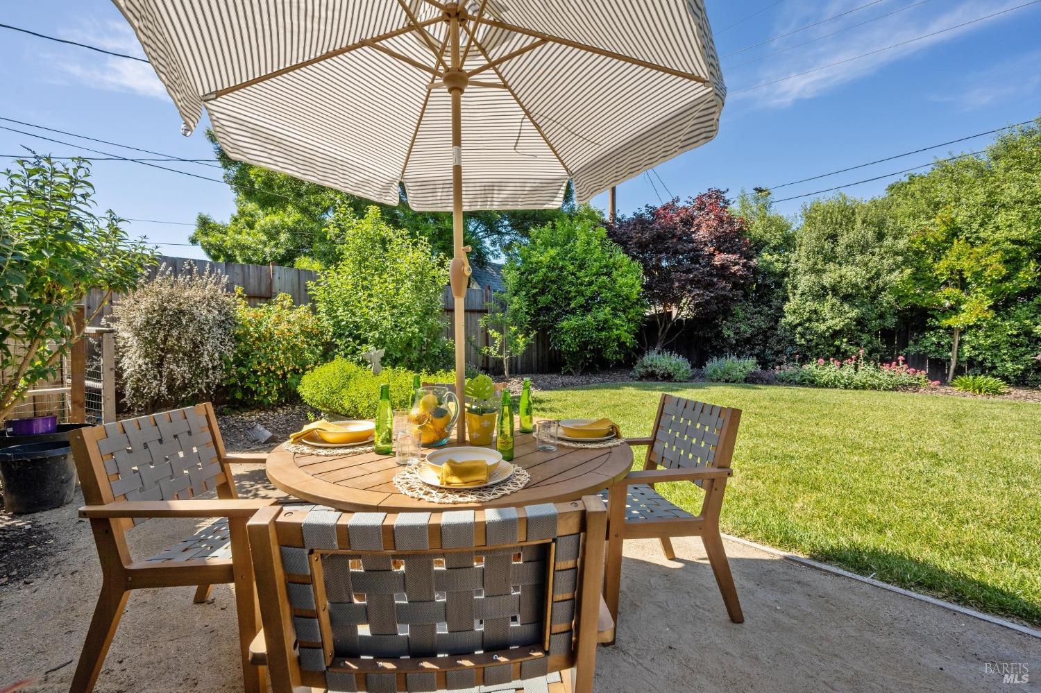 1557 Glenbrook Dr