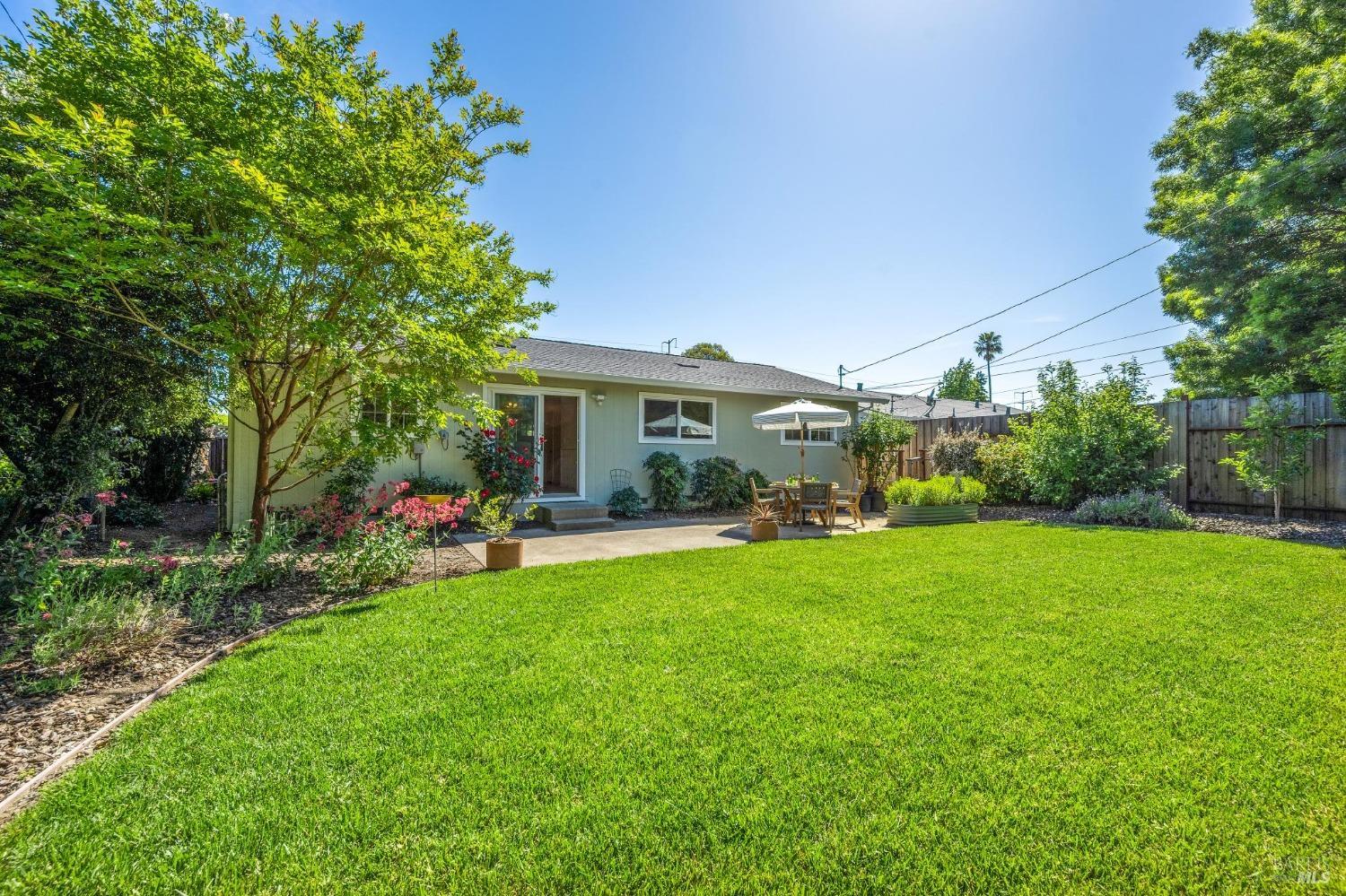 1557 Glenbrook Dr