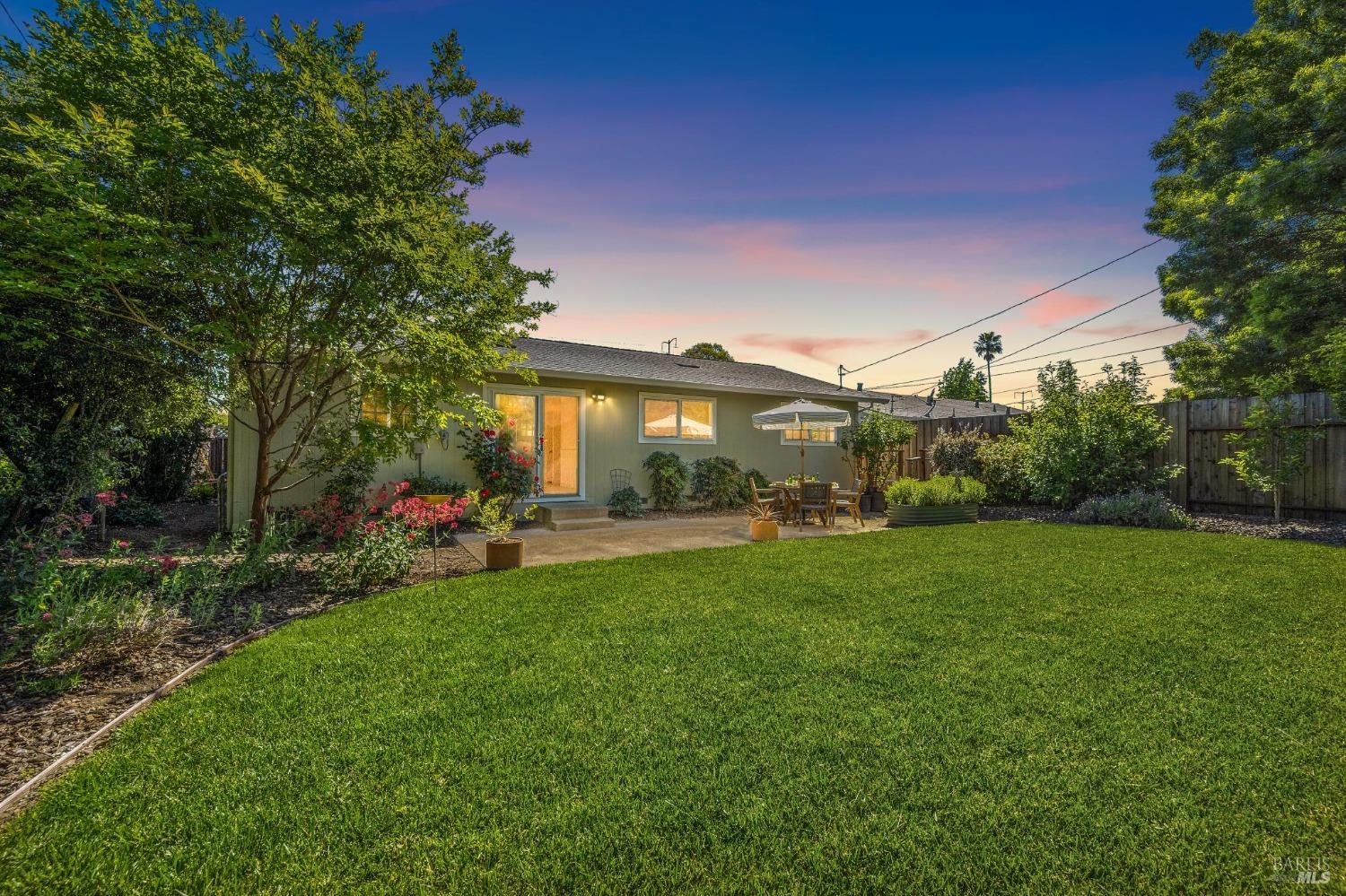 1557 Glenbrook Dr