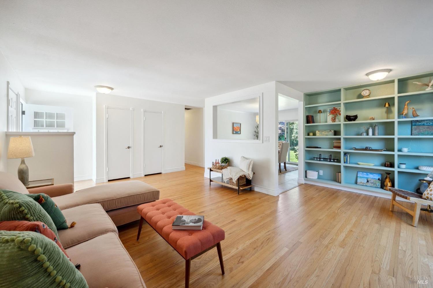 1557 Glenbrook Dr