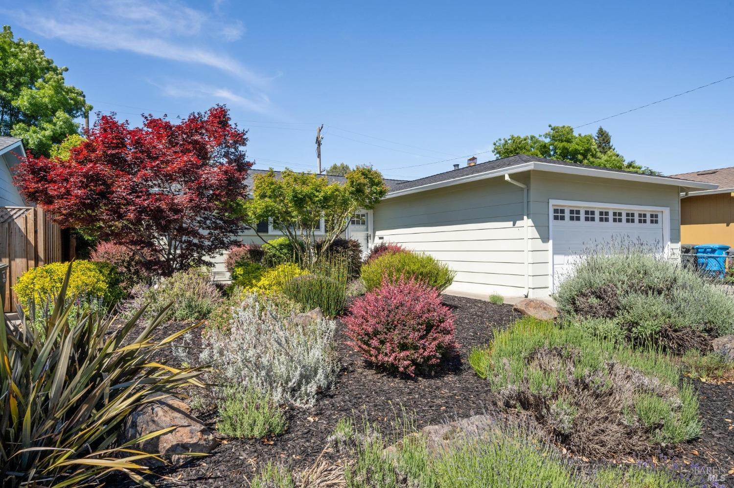 1557 Glenbrook Dr