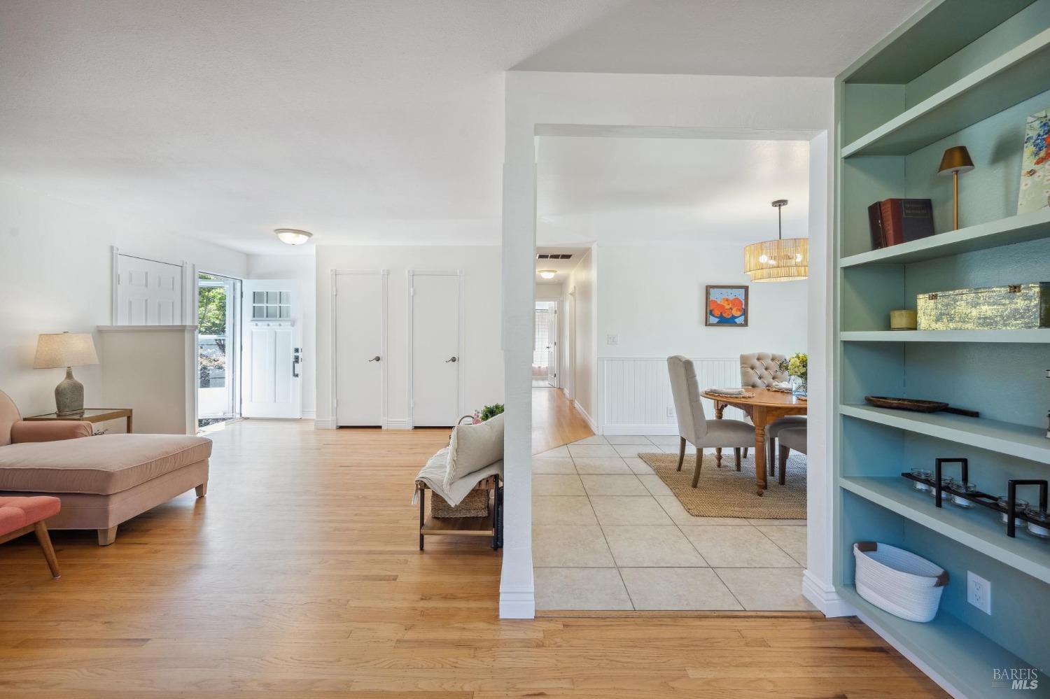 1557 Glenbrook Dr