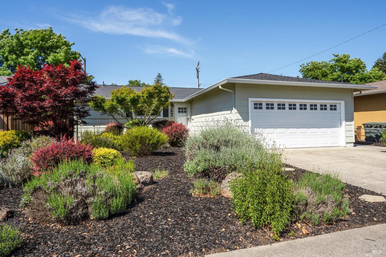 1557 Glenbrook Dr