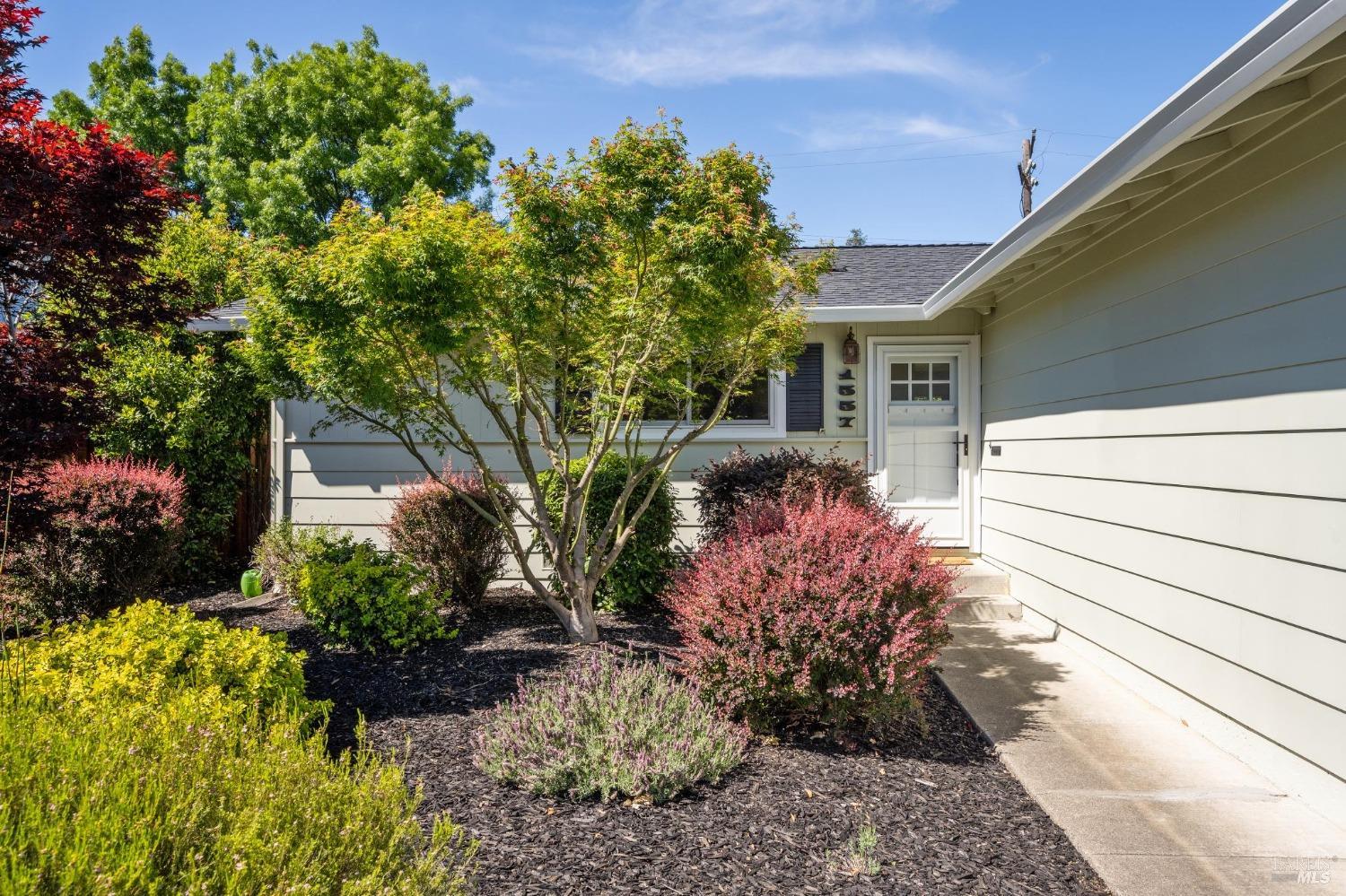 1557 Glenbrook Dr