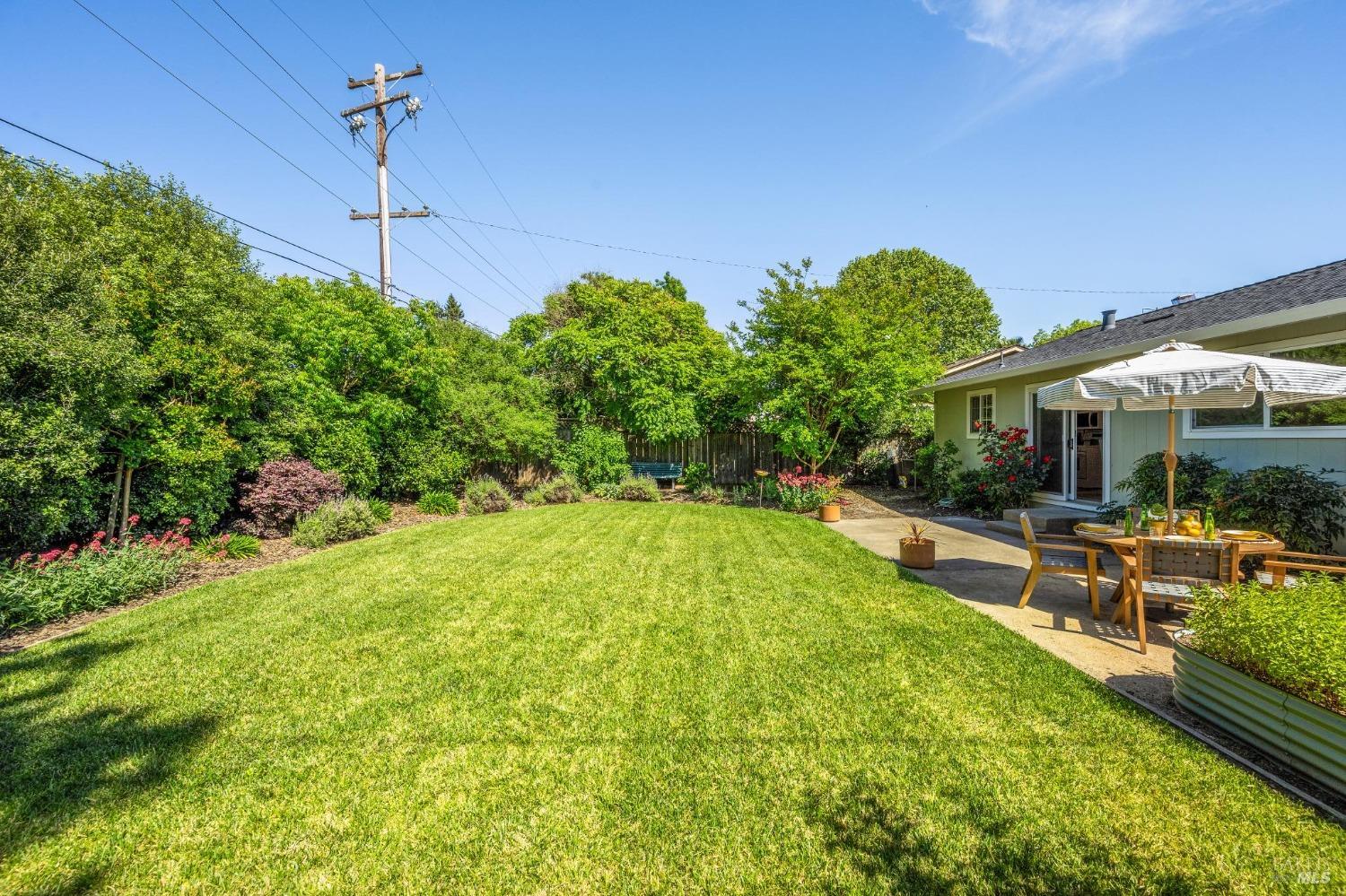 1557 Glenbrook Dr