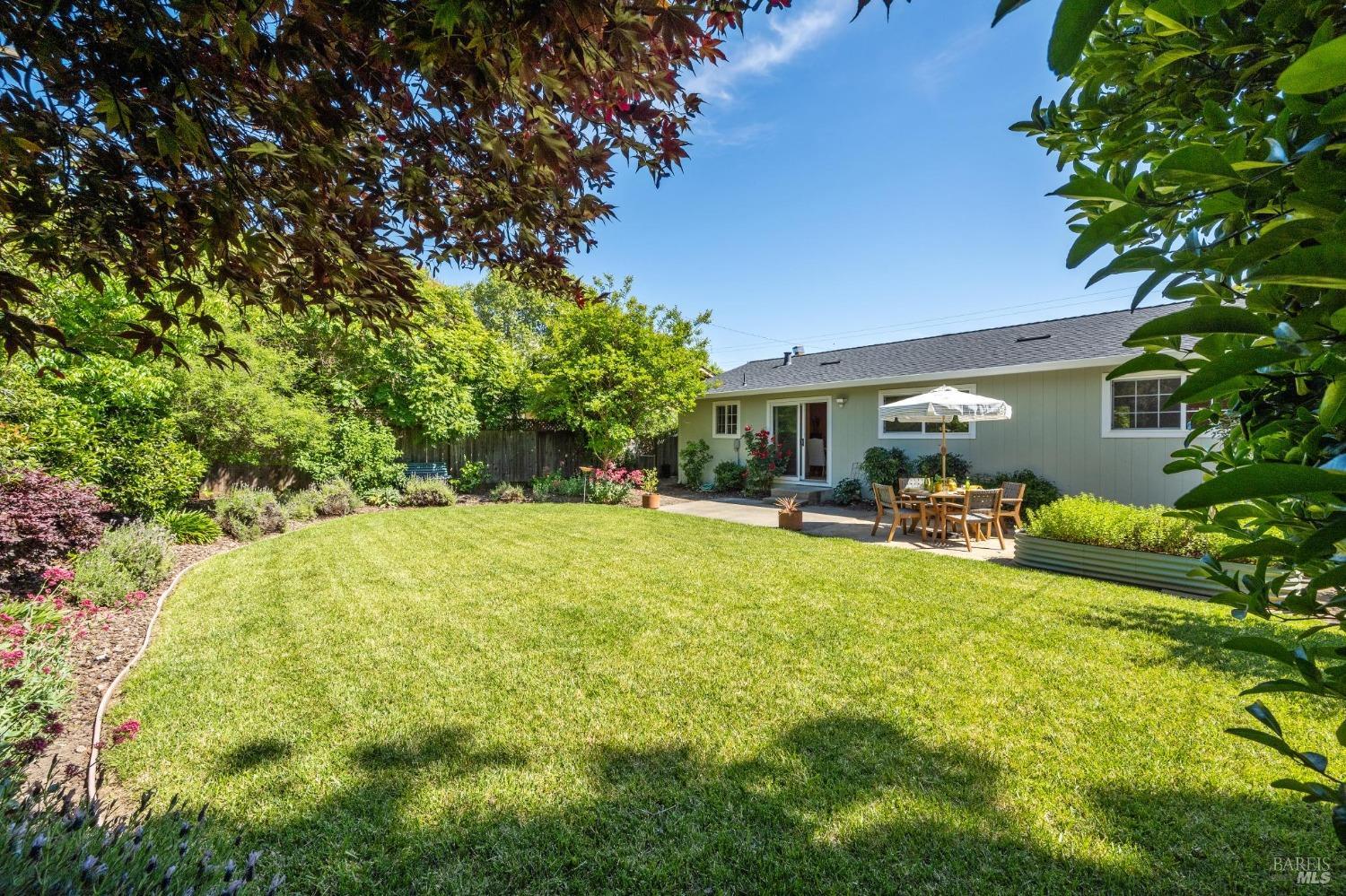1557 Glenbrook Dr