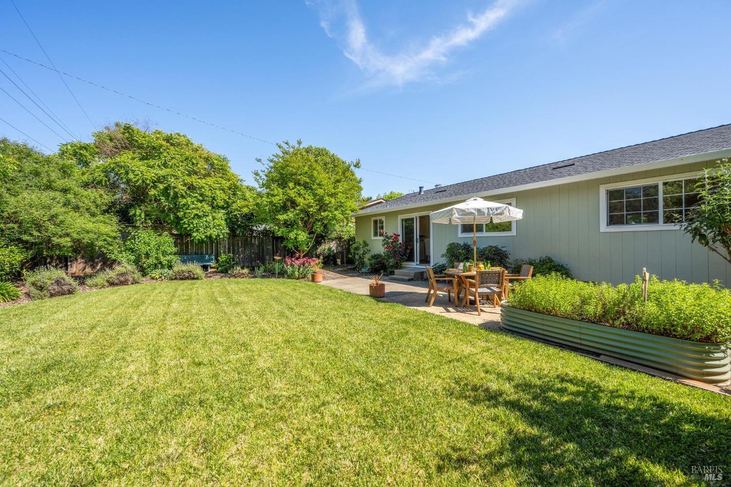1557 Glenbrook Dr