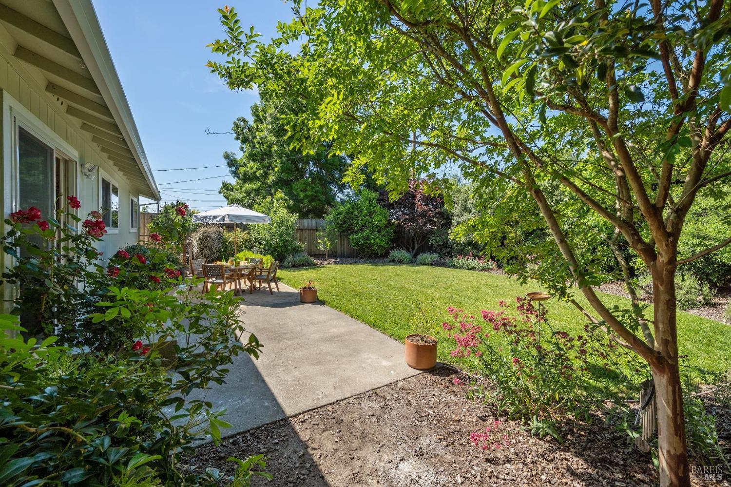 1557 Glenbrook Dr