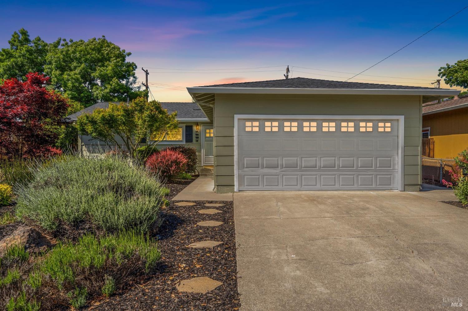 1557 Glenbrook Dr