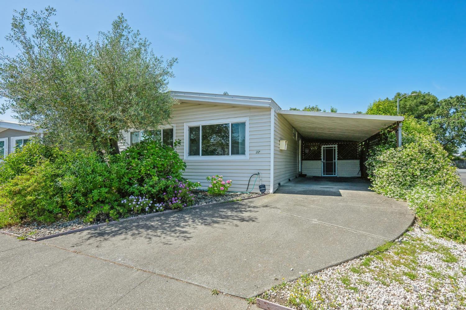 32 Charro Court