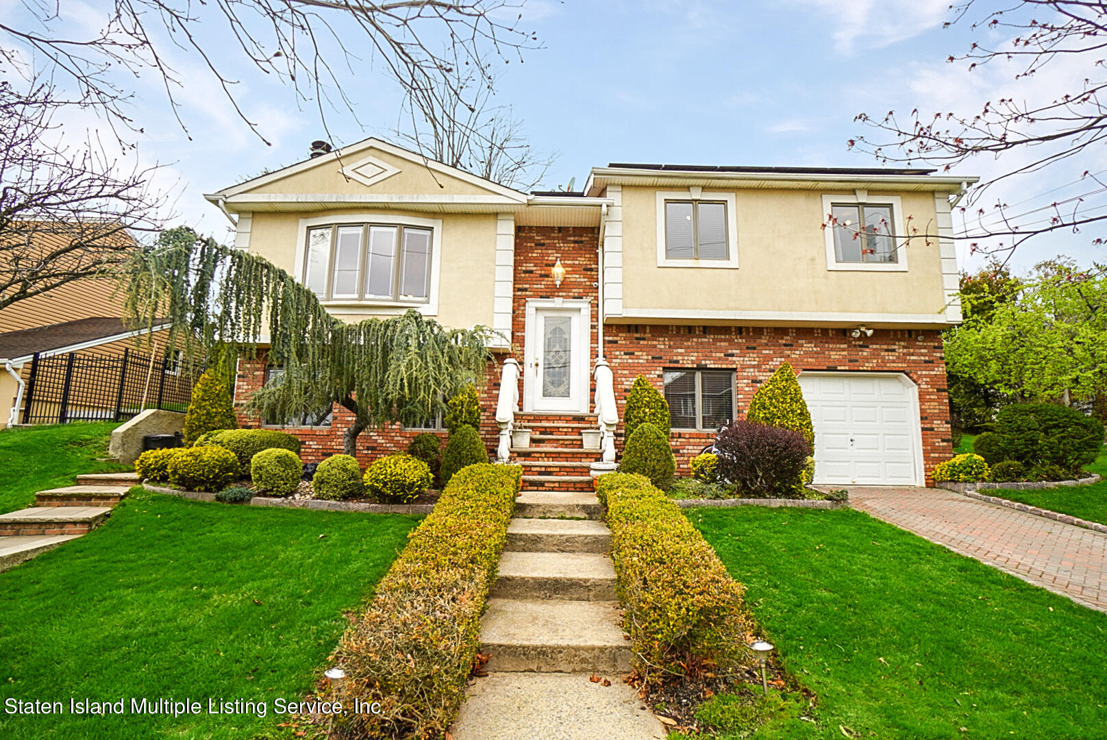 227 Kinghorn Street