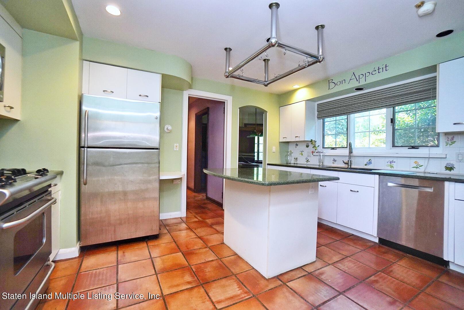 16 Lynnhaven Place