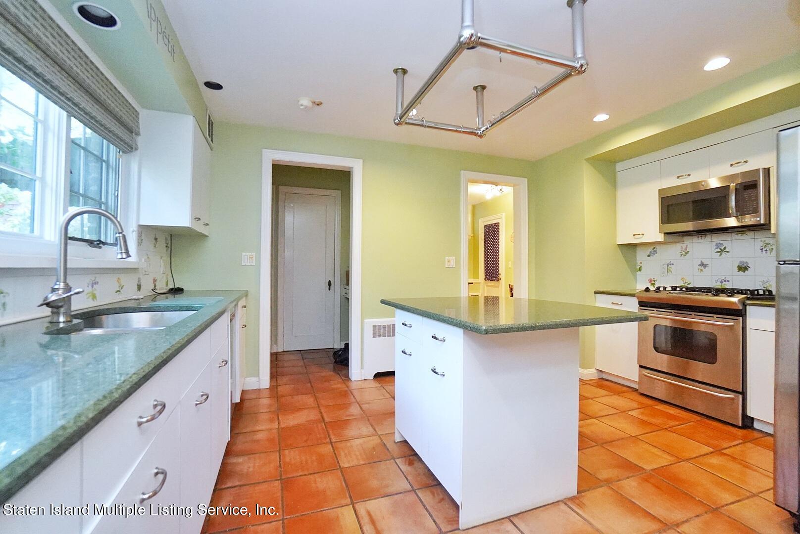 16 Lynnhaven Place