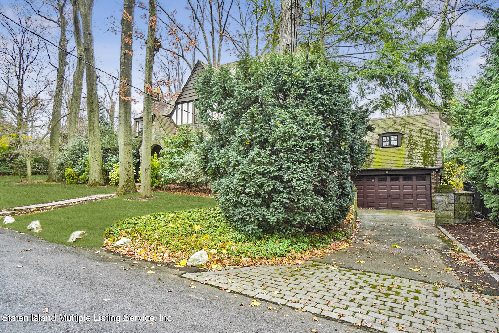 16 Lynnhaven Place