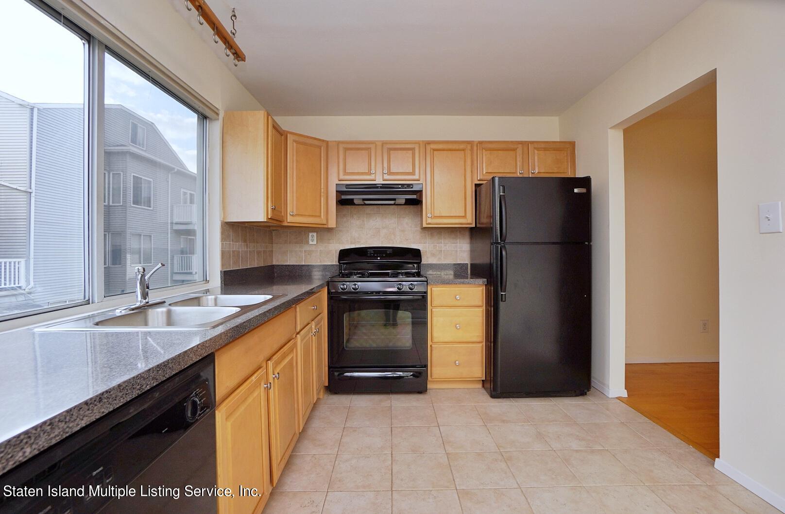 85 Wolkoff Lane, 35