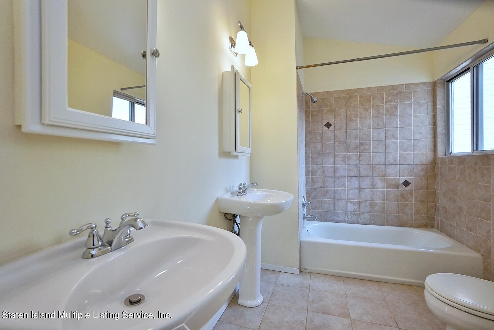 85 Wolkoff Lane, 35