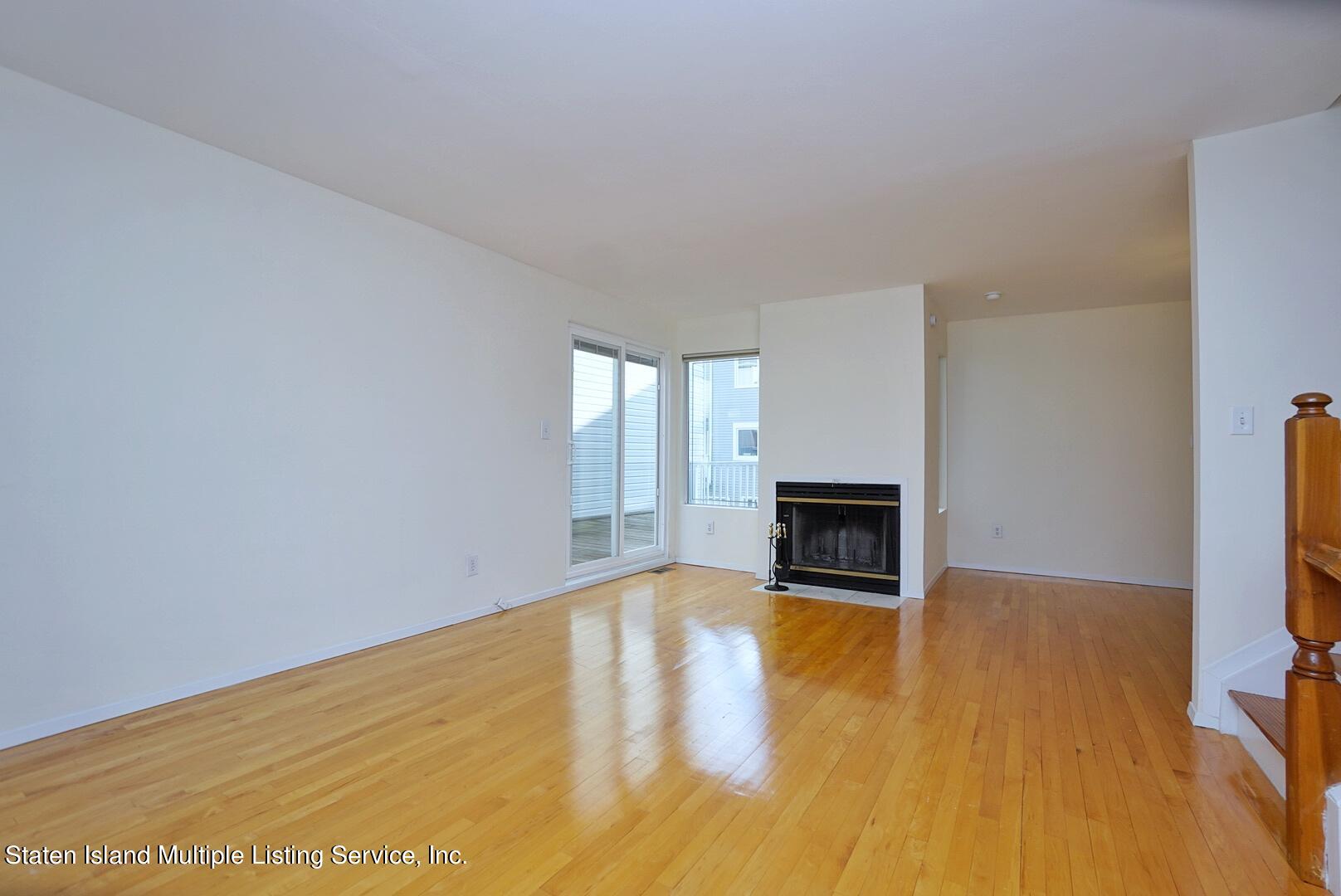 85 Wolkoff Lane, 35