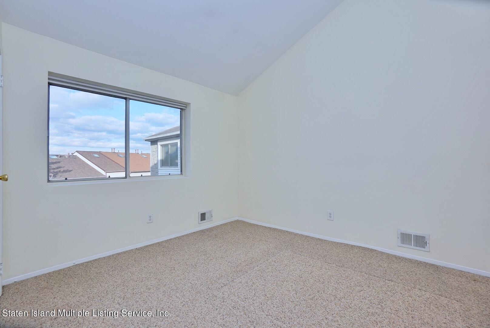85 Wolkoff Lane, 35