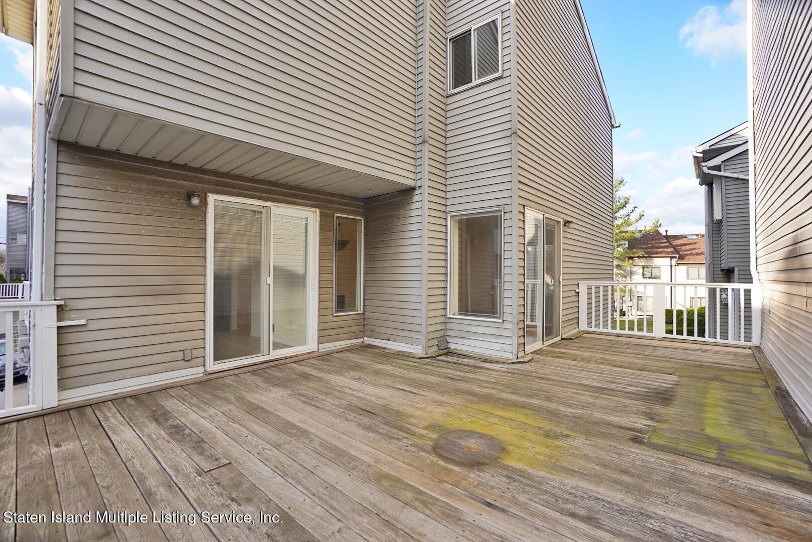 85 Wolkoff Lane, 35