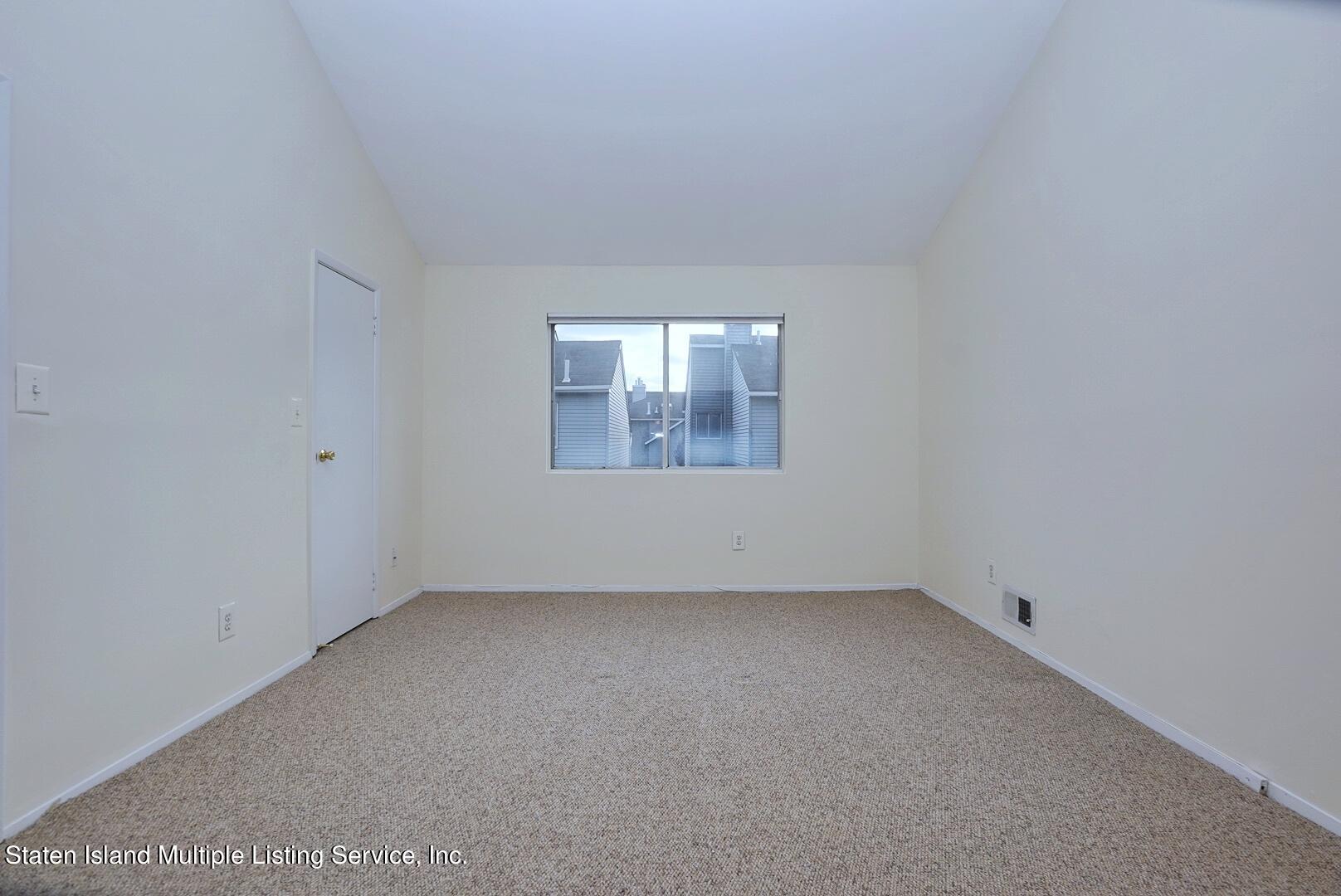 85 Wolkoff Lane, 35