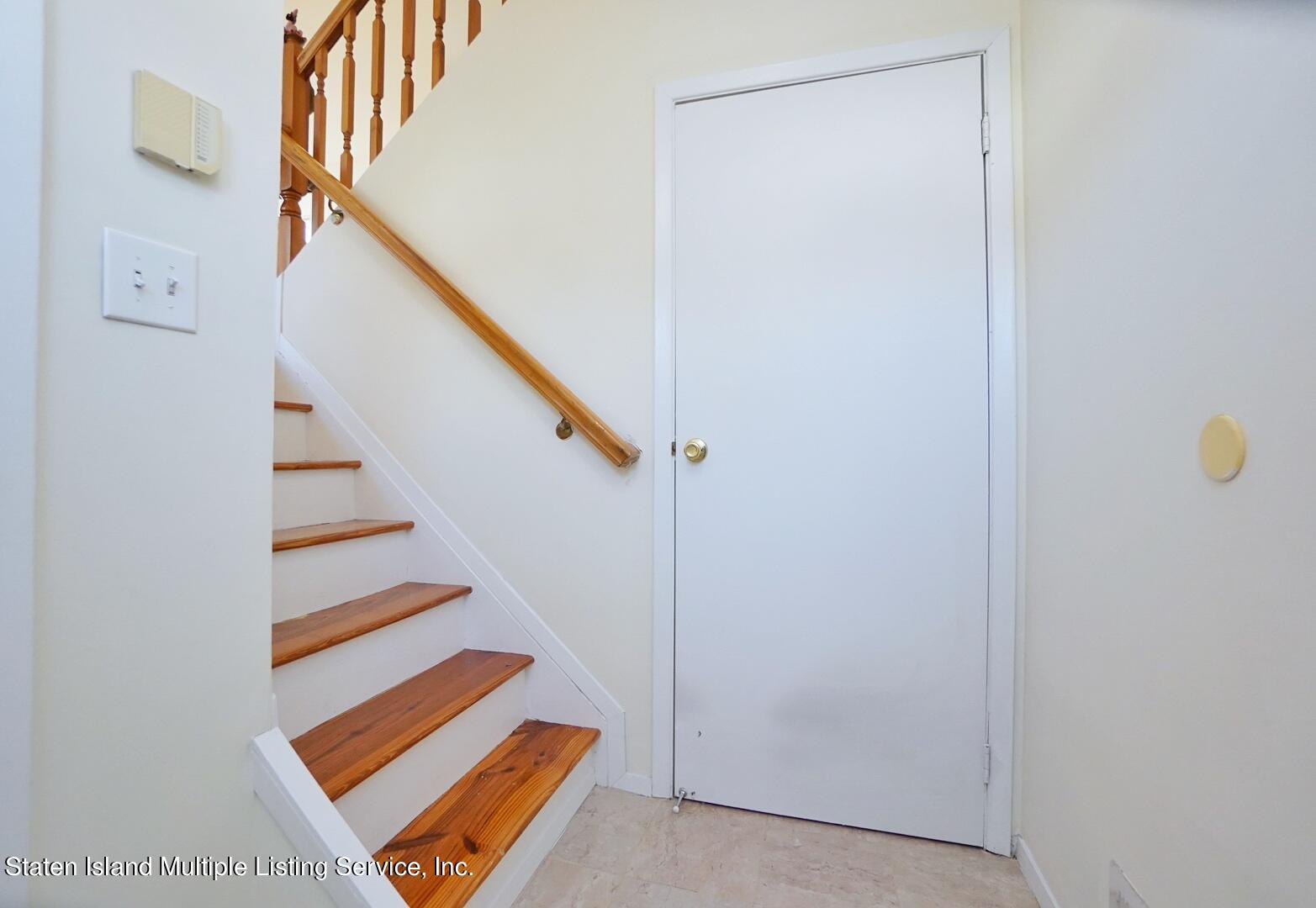 85 Wolkoff Lane, 35