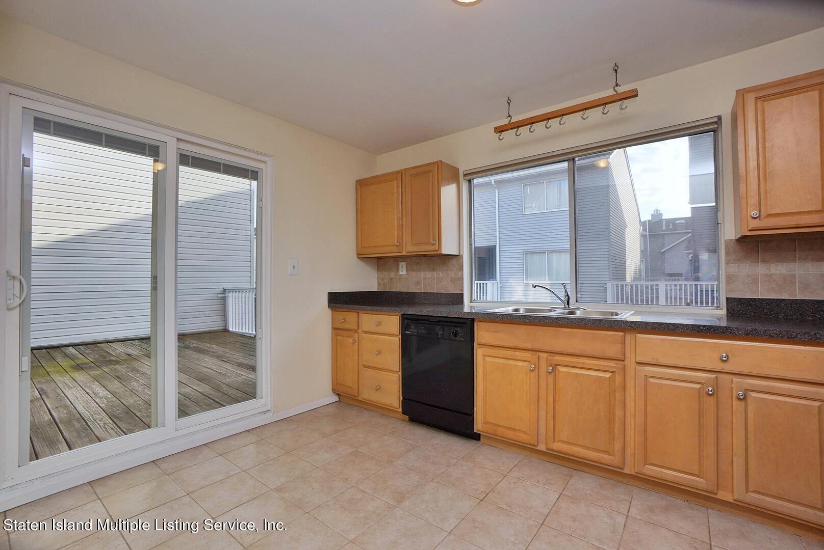 85 Wolkoff Lane, 35