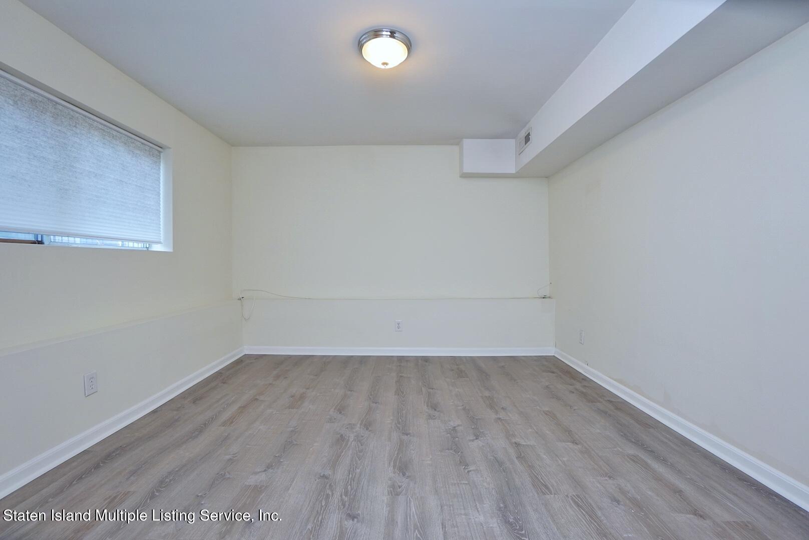 85 Wolkoff Lane, 35