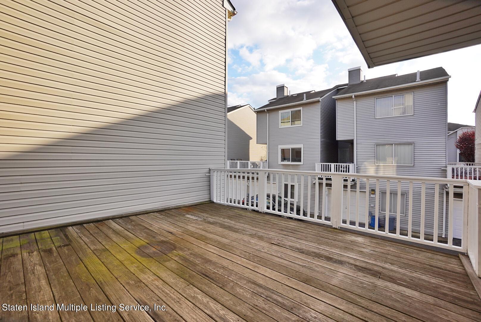 85 Wolkoff Lane, 35