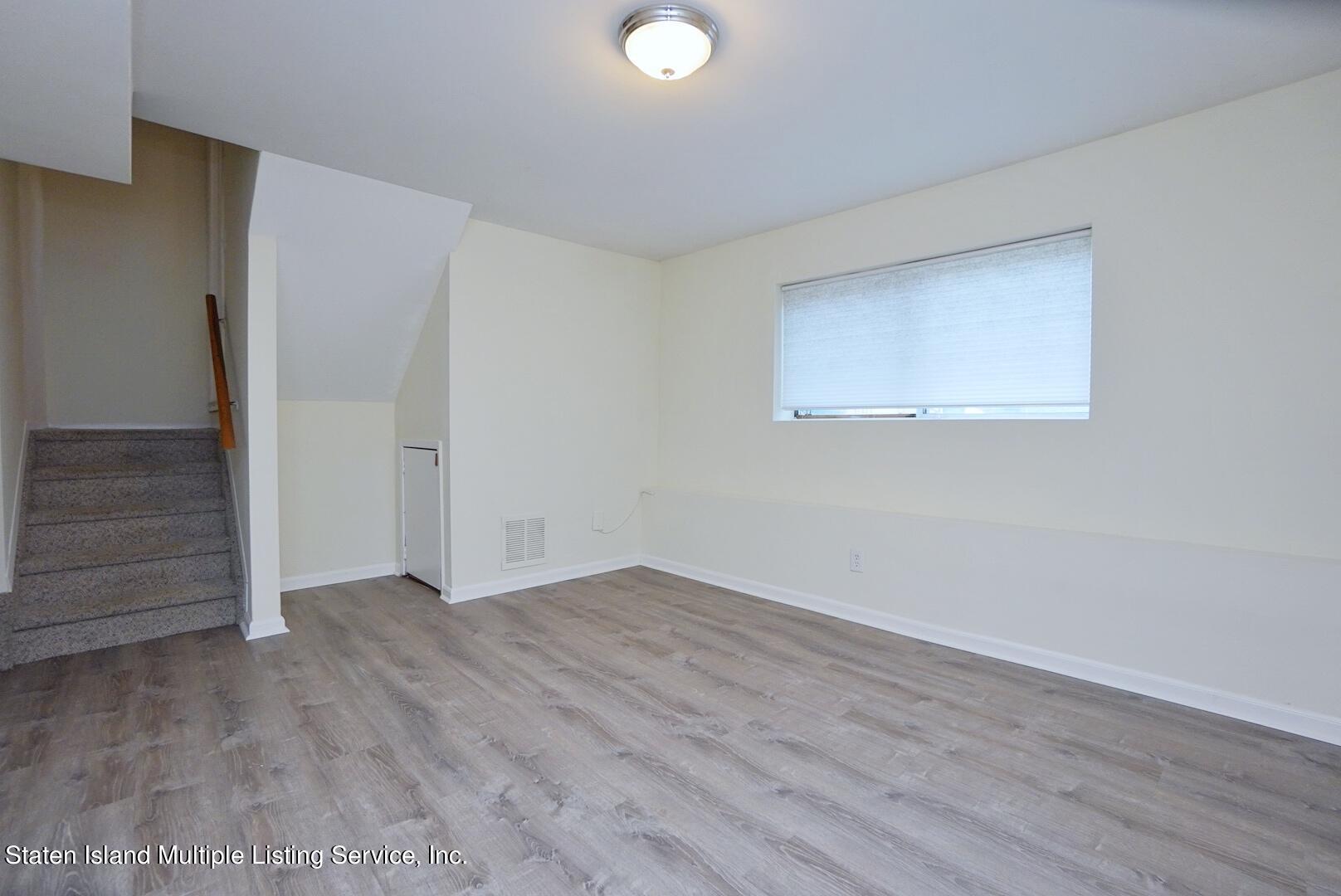 85 Wolkoff Lane, 35