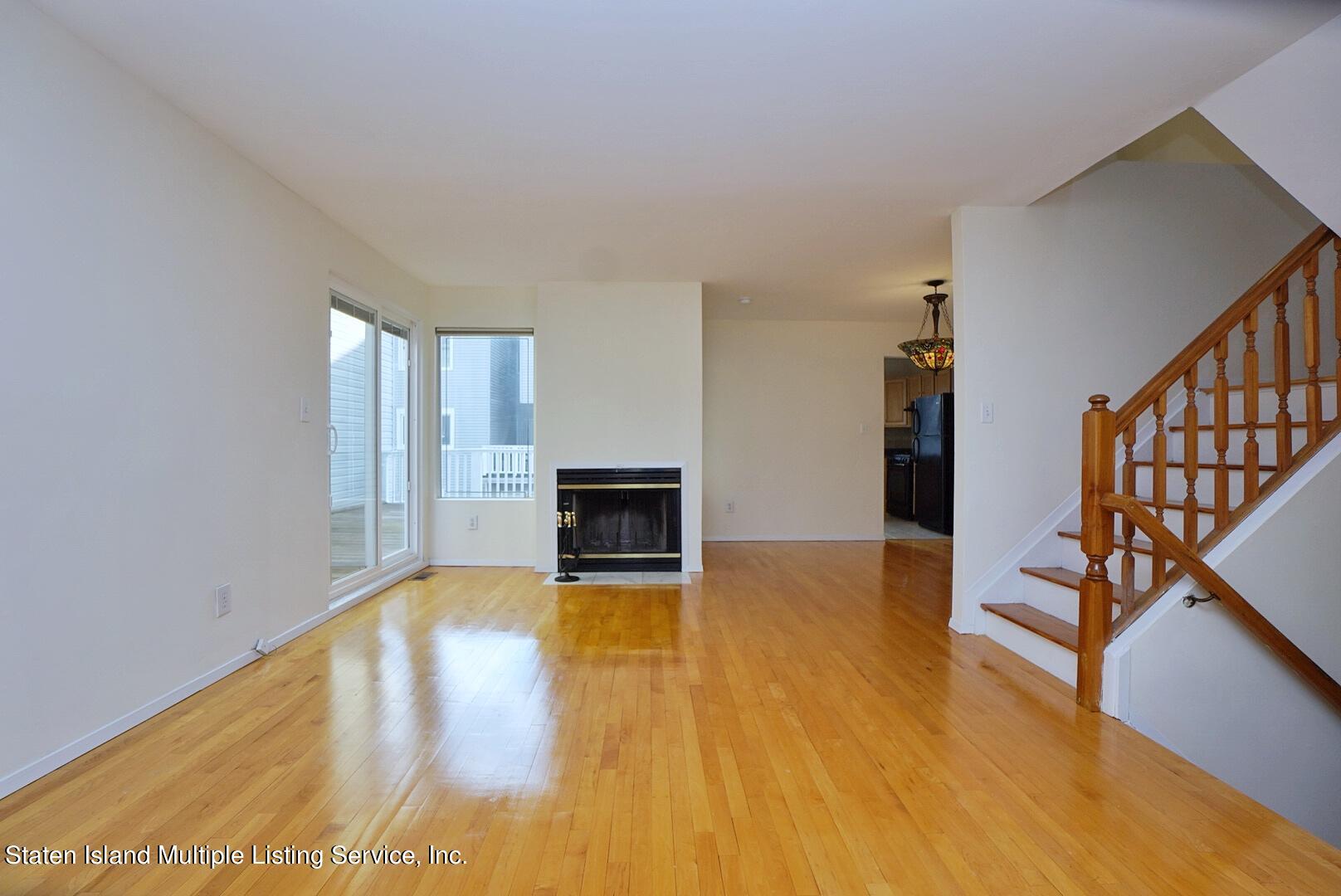 85 Wolkoff Lane, 35