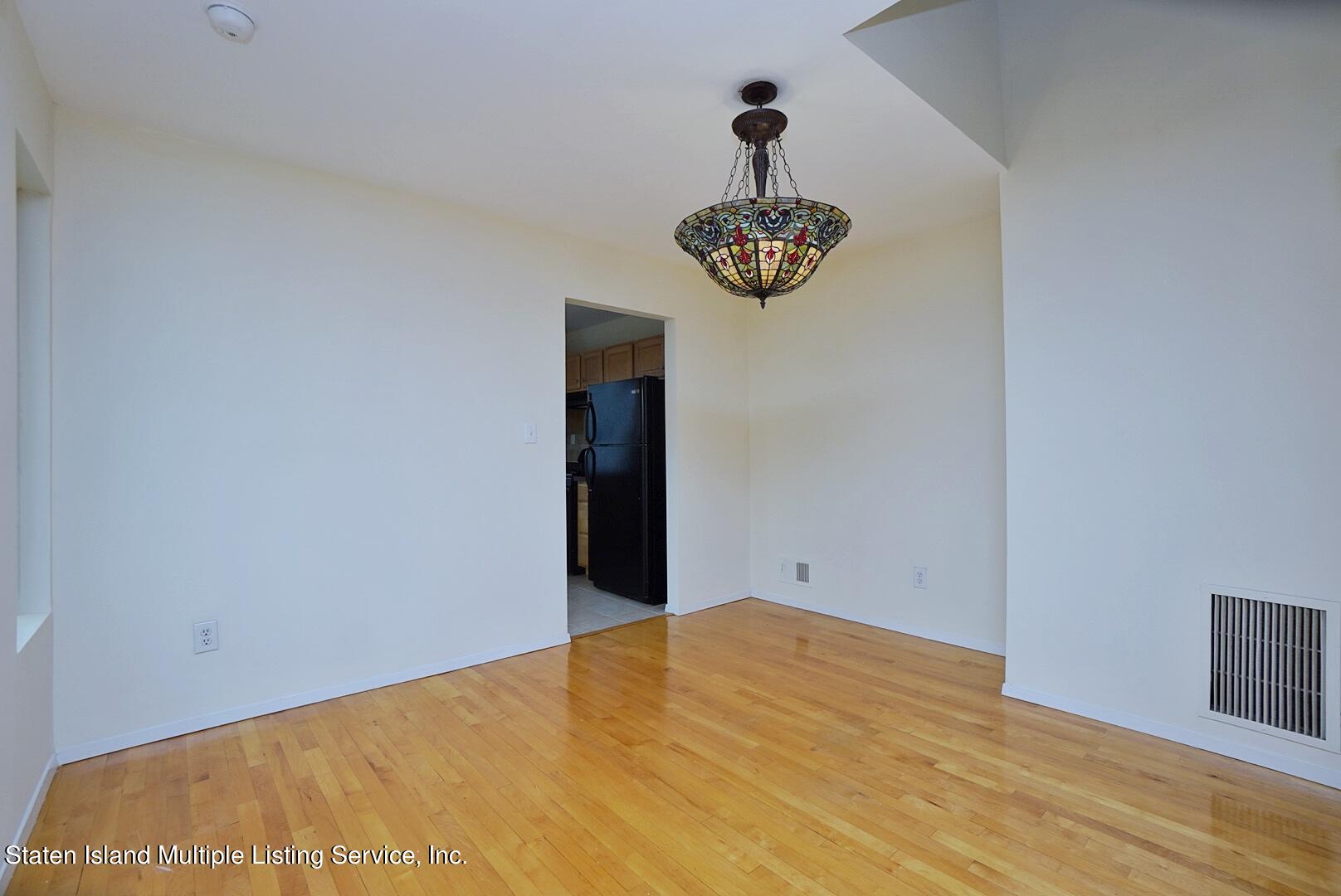 85 Wolkoff Lane, 35