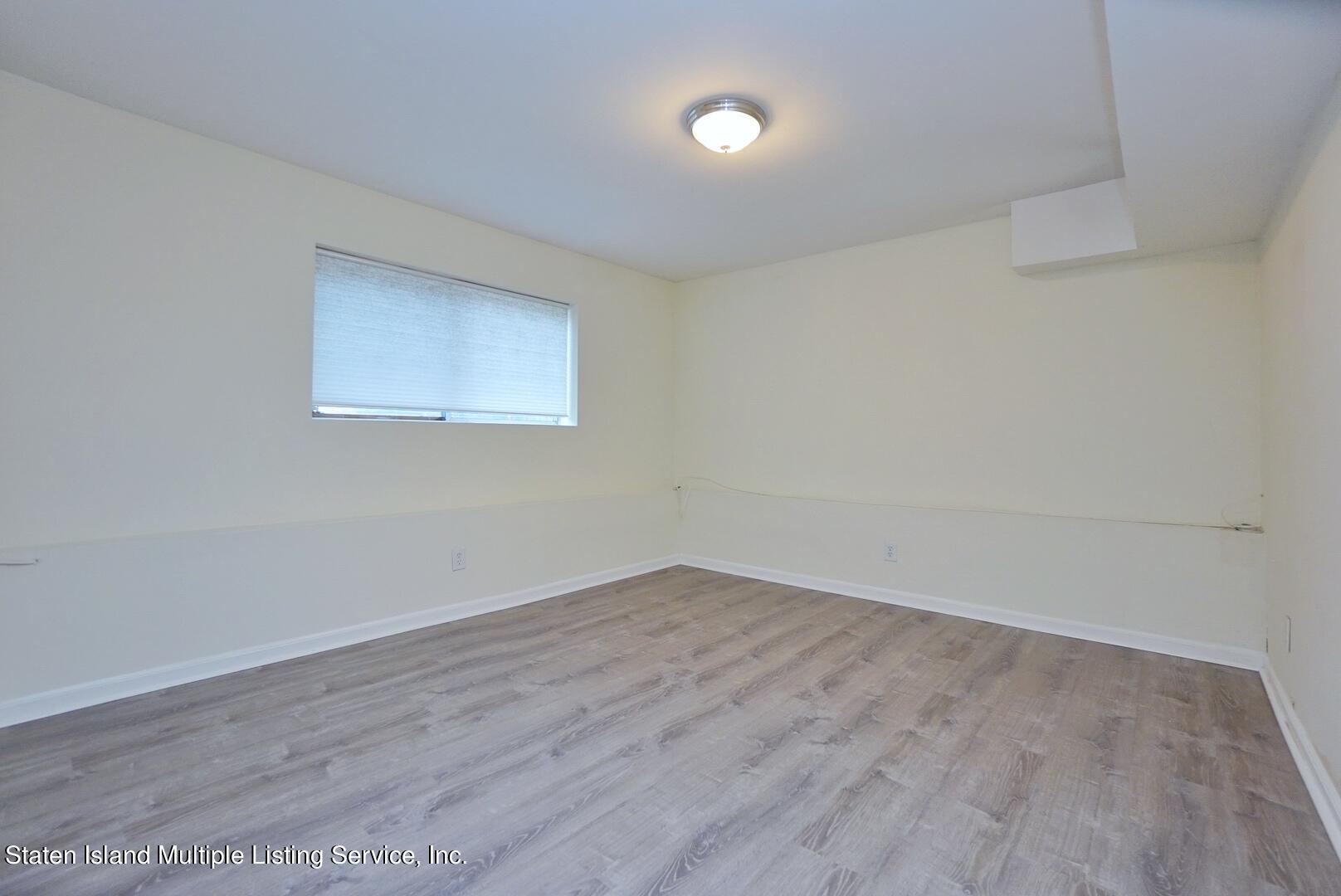 85 Wolkoff Lane, 35