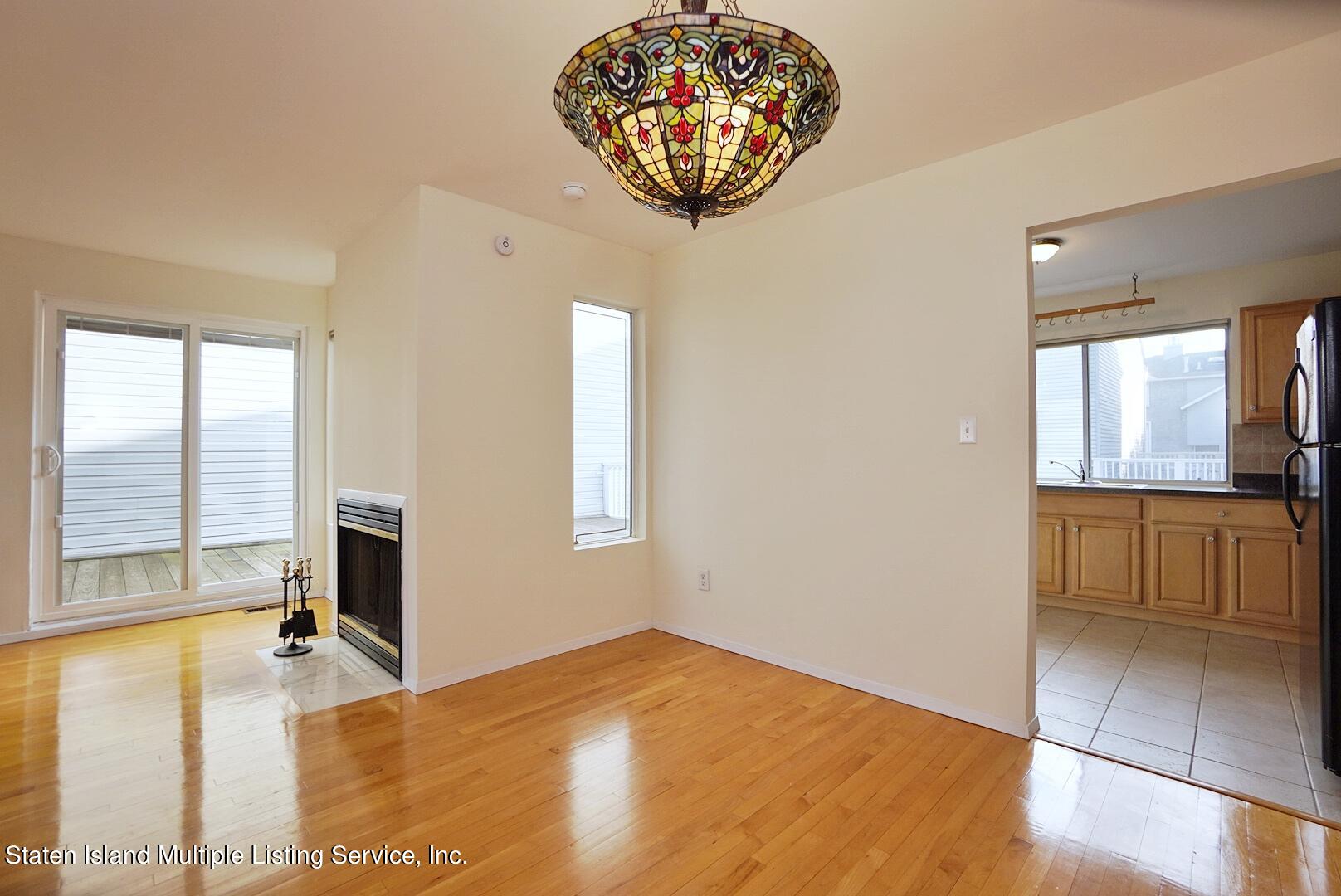 85 Wolkoff Lane, 35