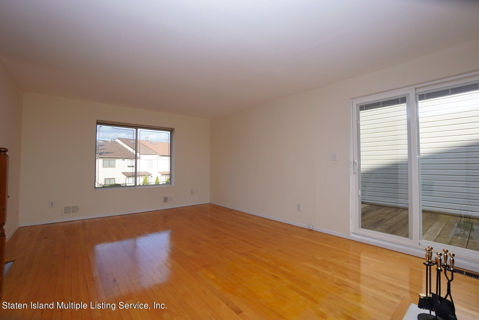 85 Wolkoff Lane, 35