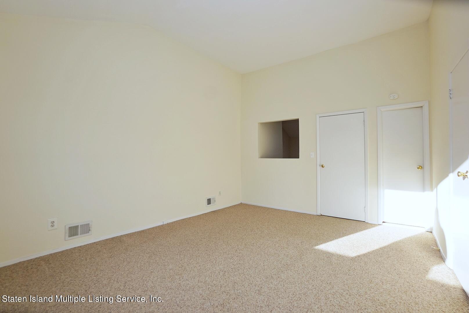 85 Wolkoff Lane, 35