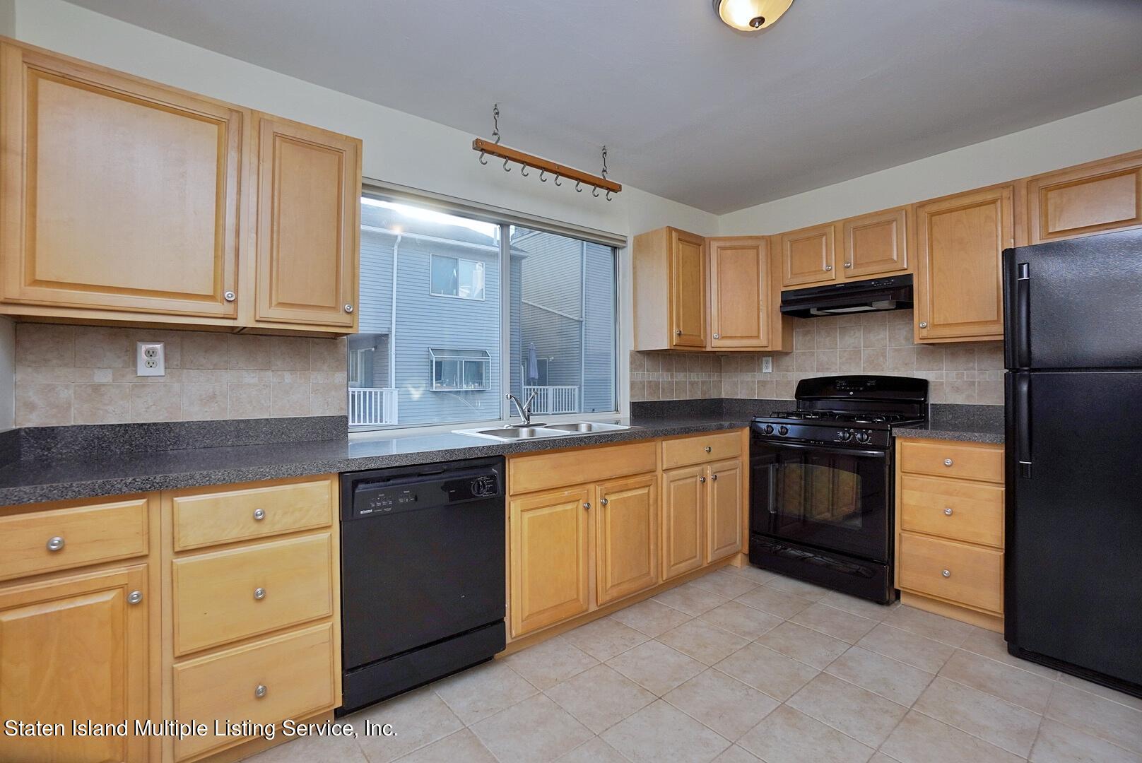 85 Wolkoff Lane, 35