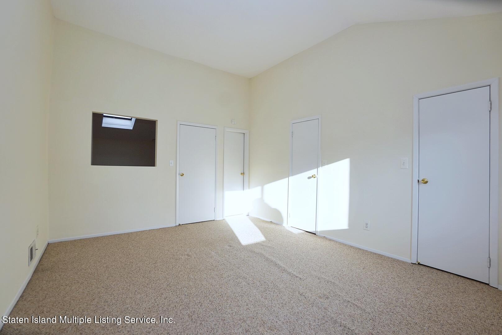 85 Wolkoff Lane, 35