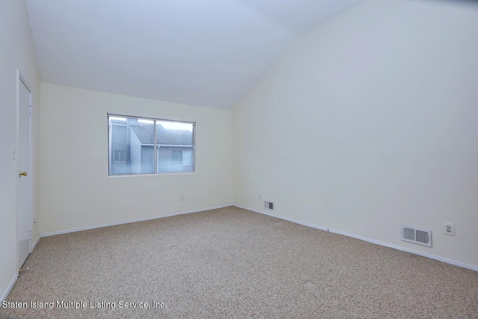 85 Wolkoff Lane, 35