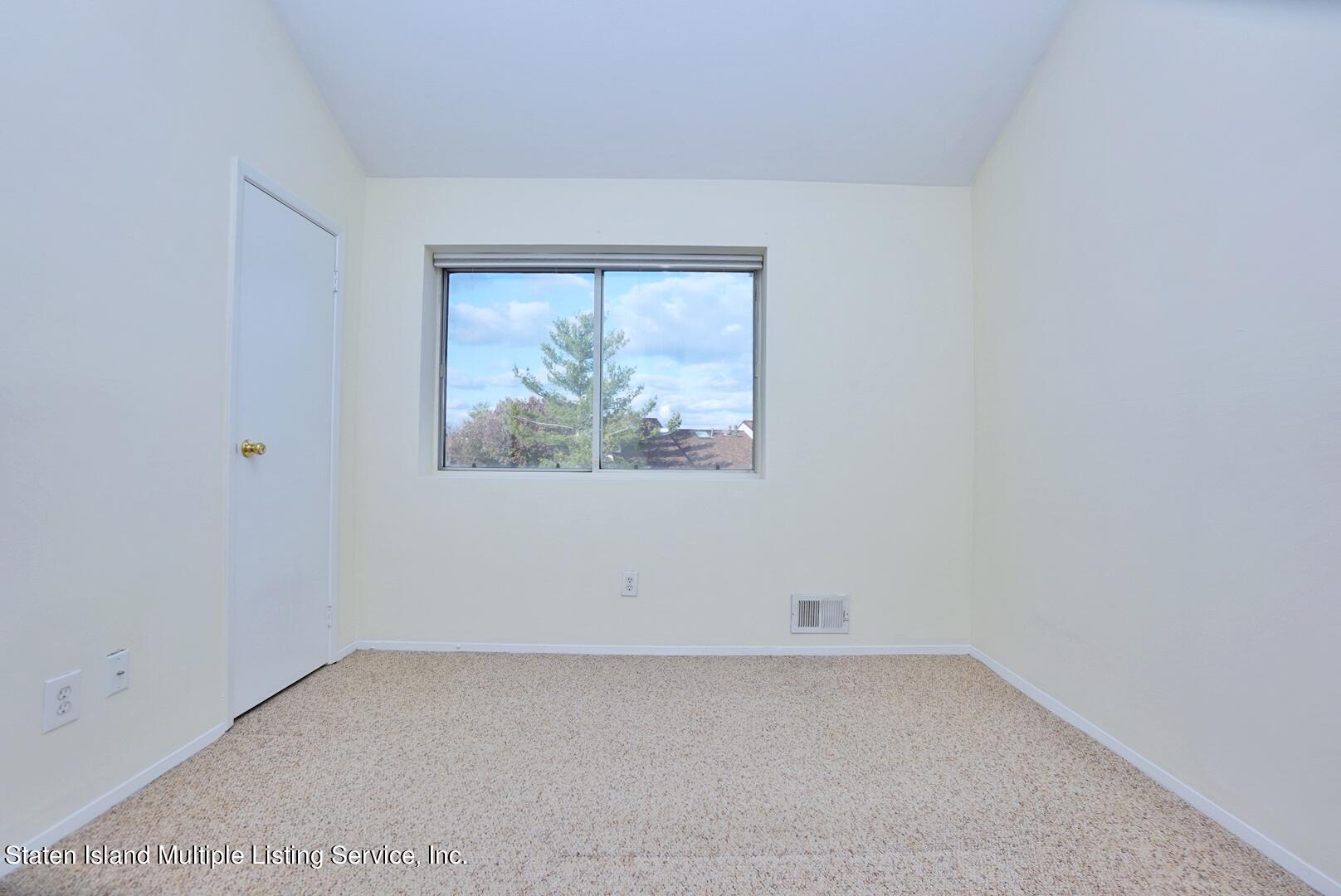 85 Wolkoff Lane, 35