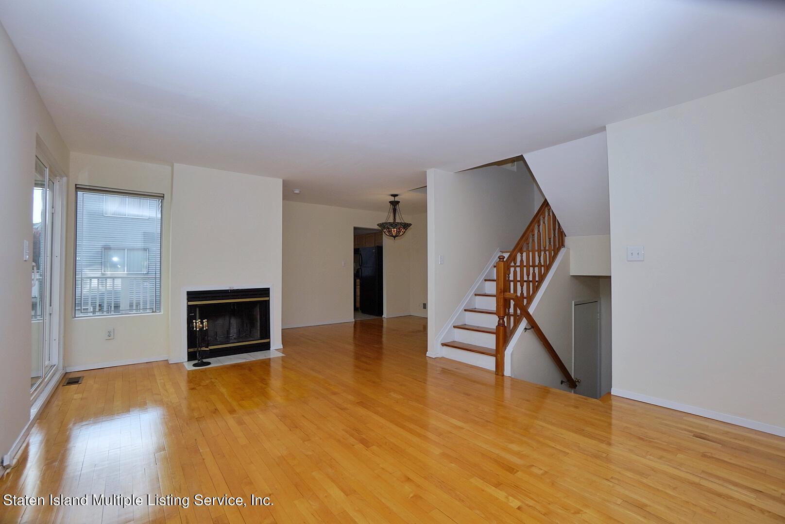 85 Wolkoff Lane, 35
