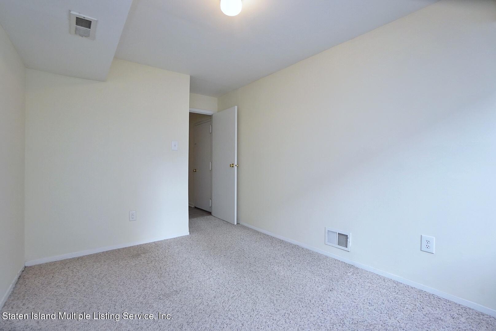 85 Wolkoff Lane, 35