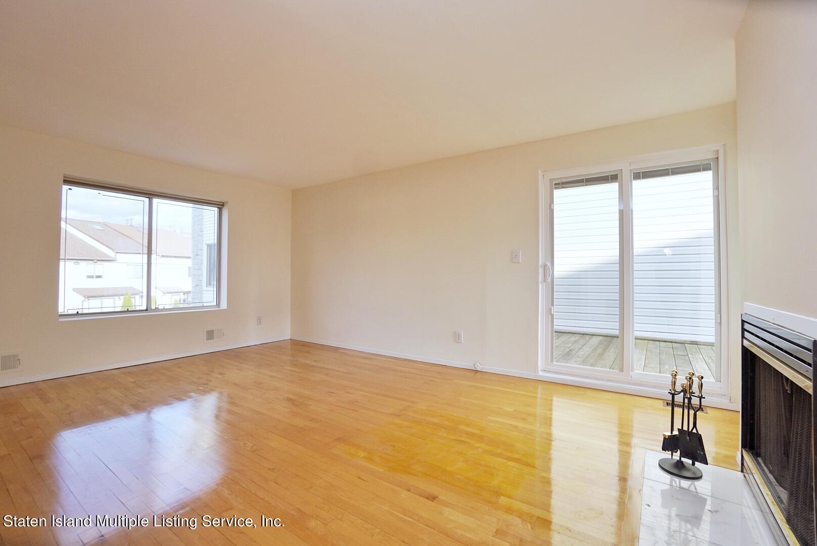 85 Wolkoff Lane, 35