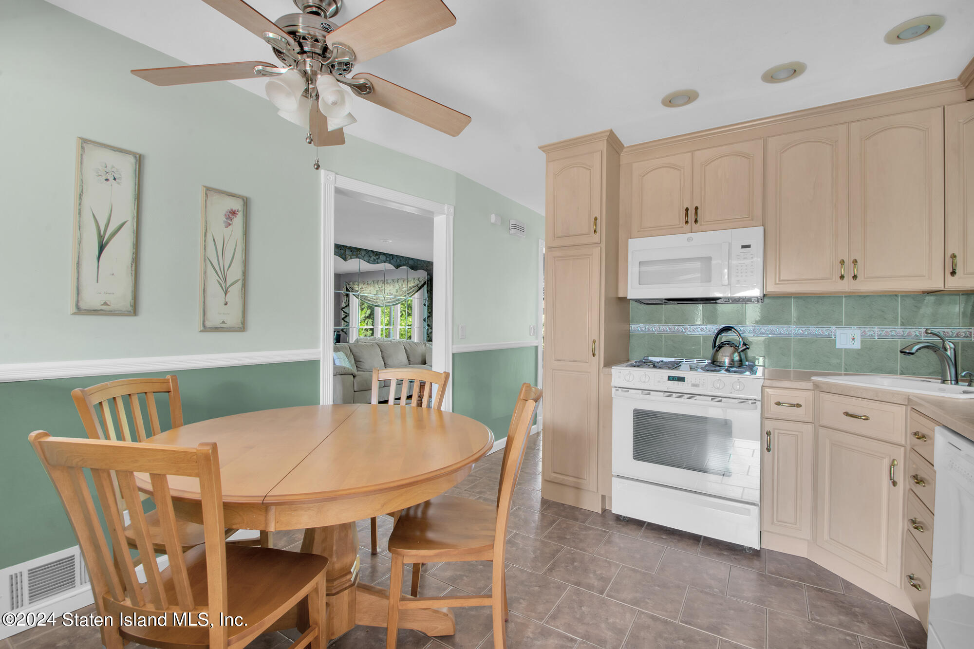 132 Scranton Avenue