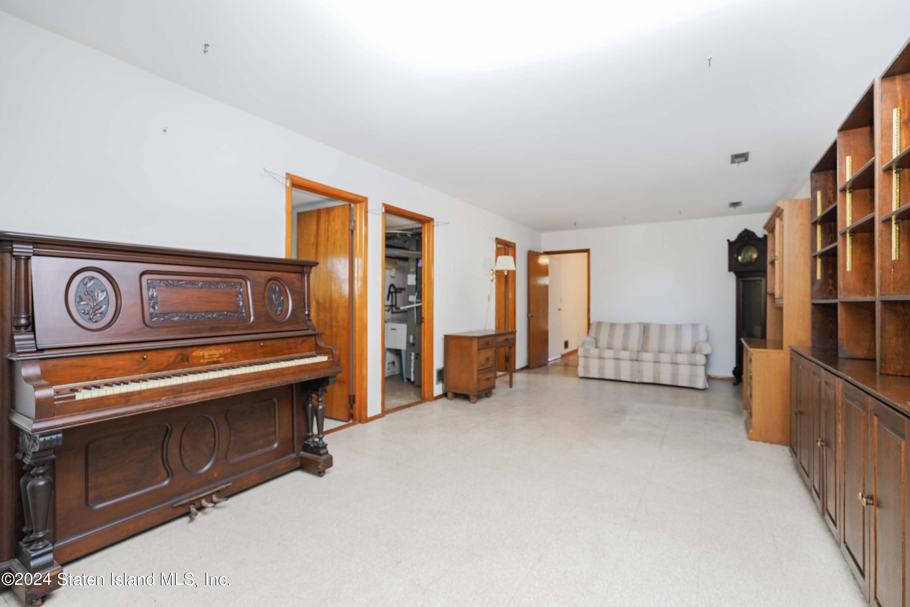 31 Meadow Avenue