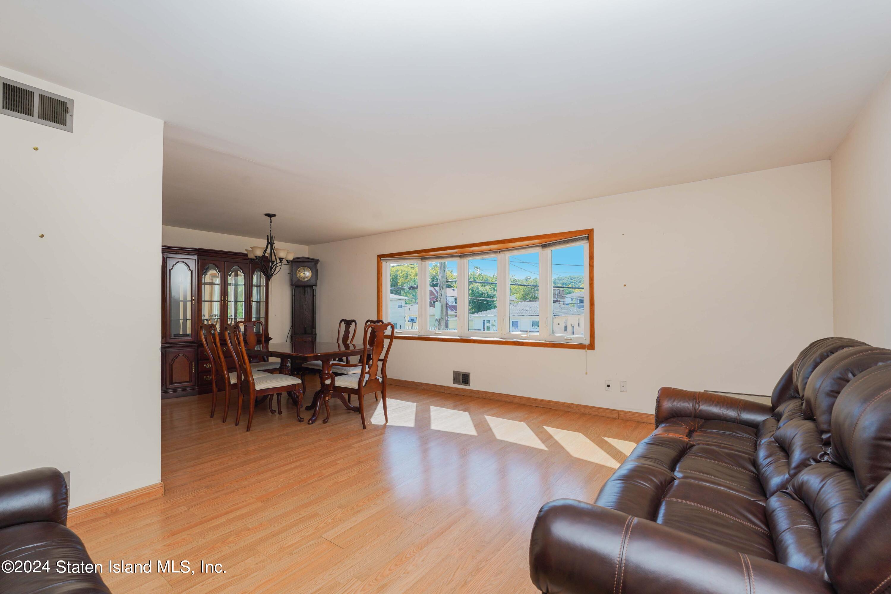 31 Meadow Avenue
