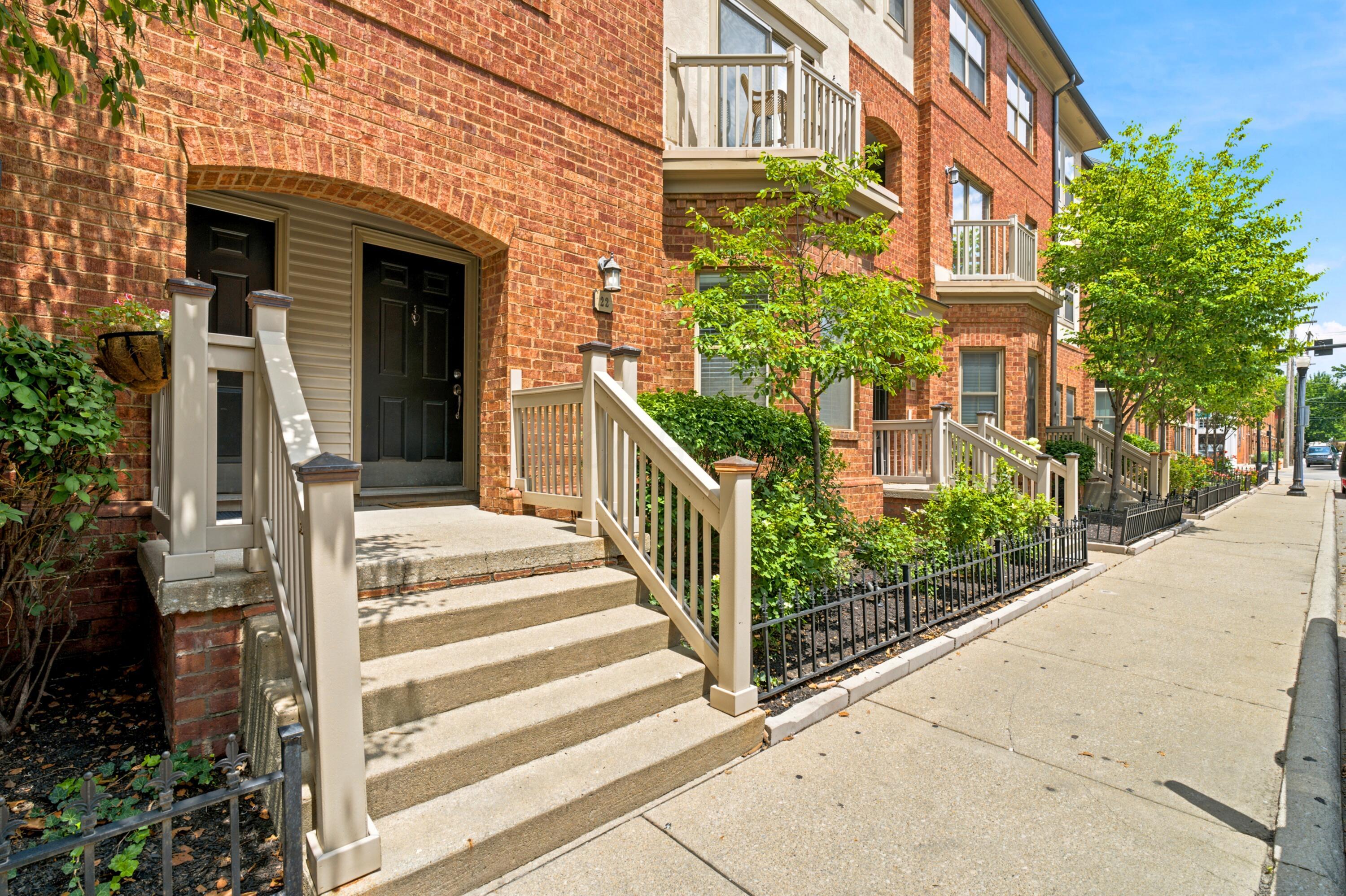 22 W Russell Street
