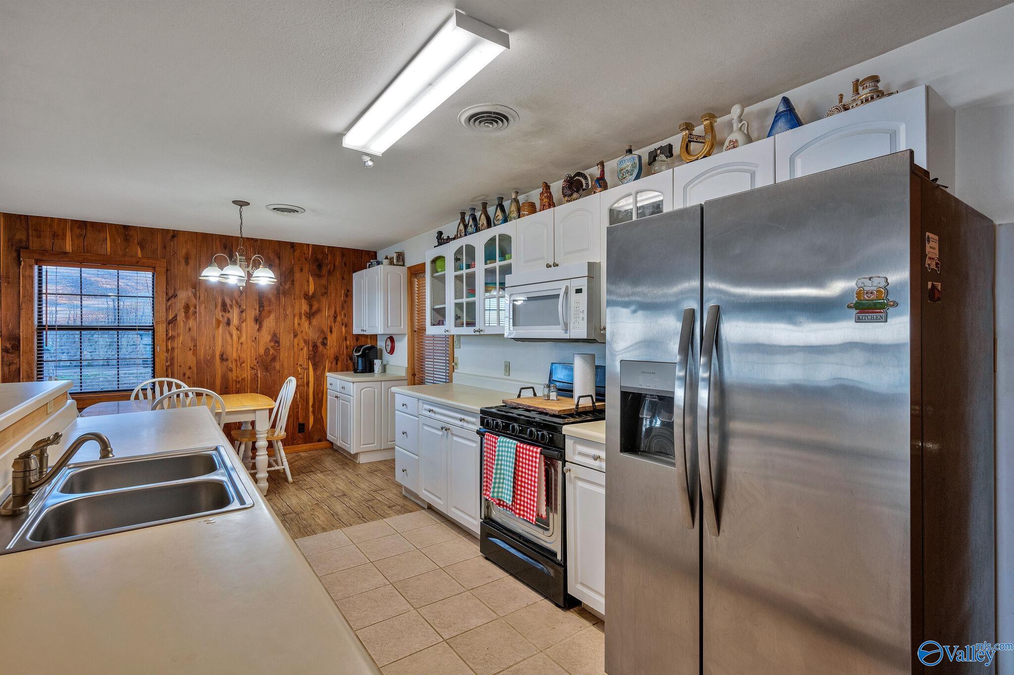 881 Lakewood View Road