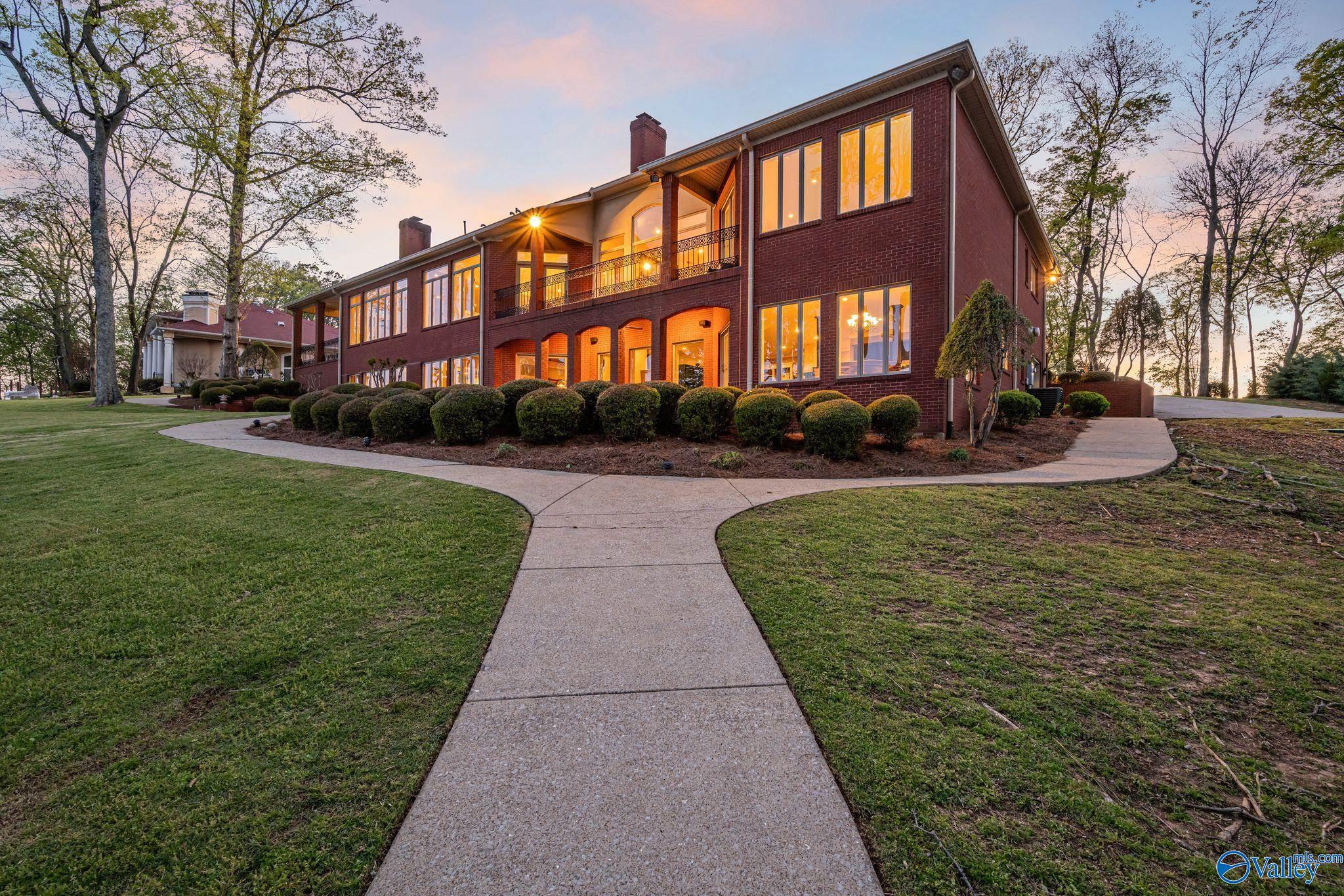 658 Saddlebrook Drive