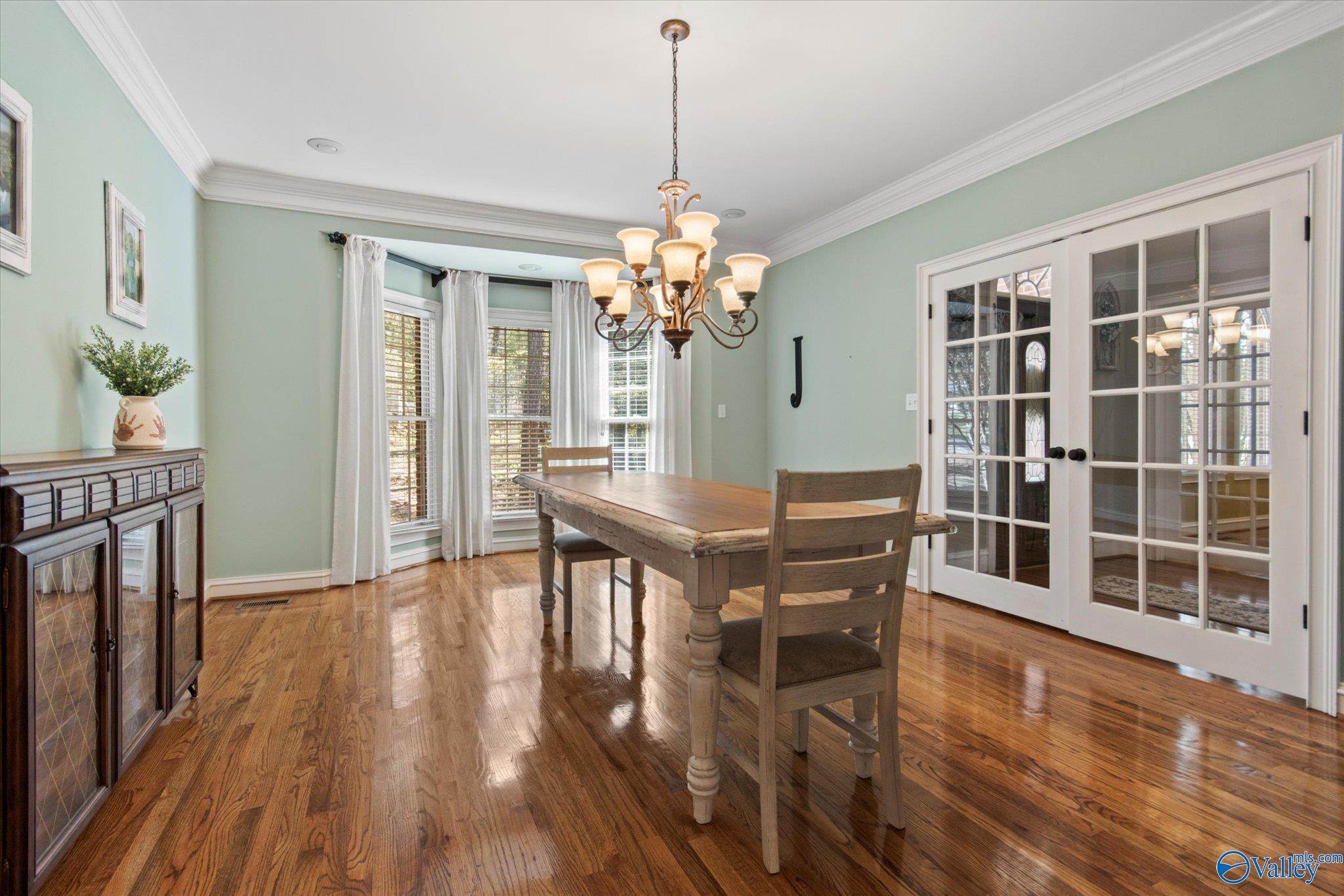 615 Country Club Drive